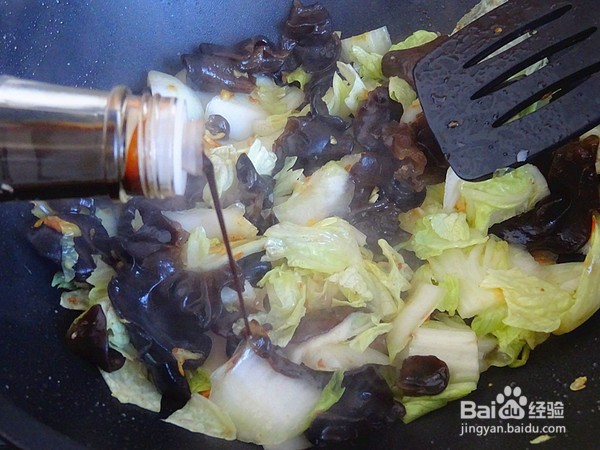 木耳炒白菜的做法
