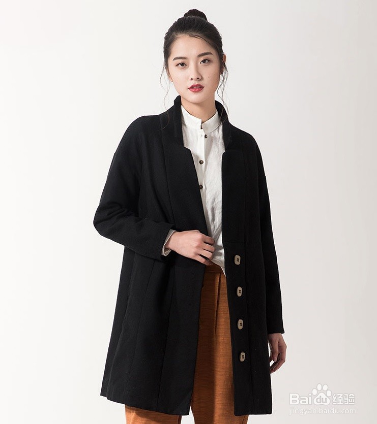 黑大衣里面穿什么好看