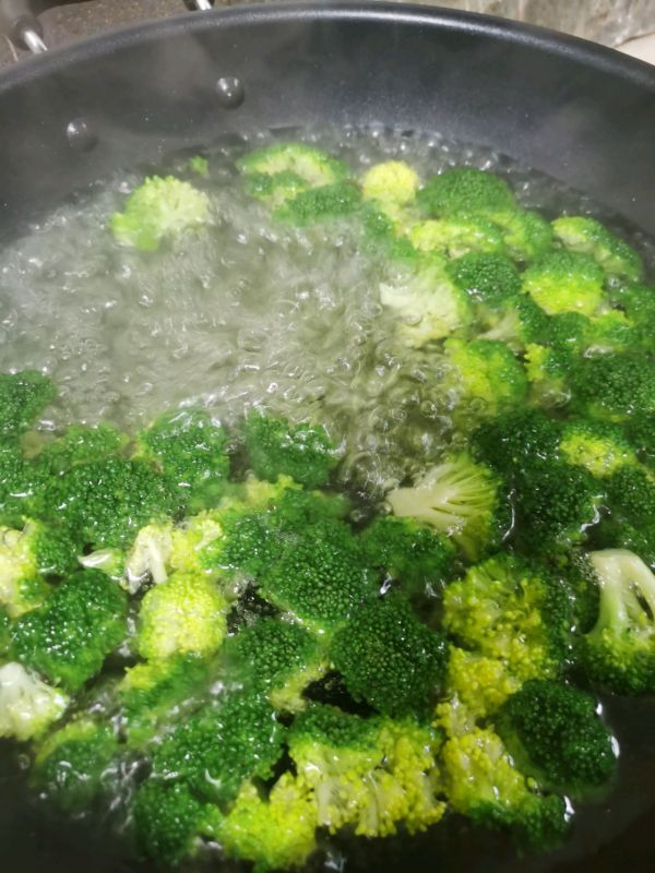 凉拌西兰花魔芋丝