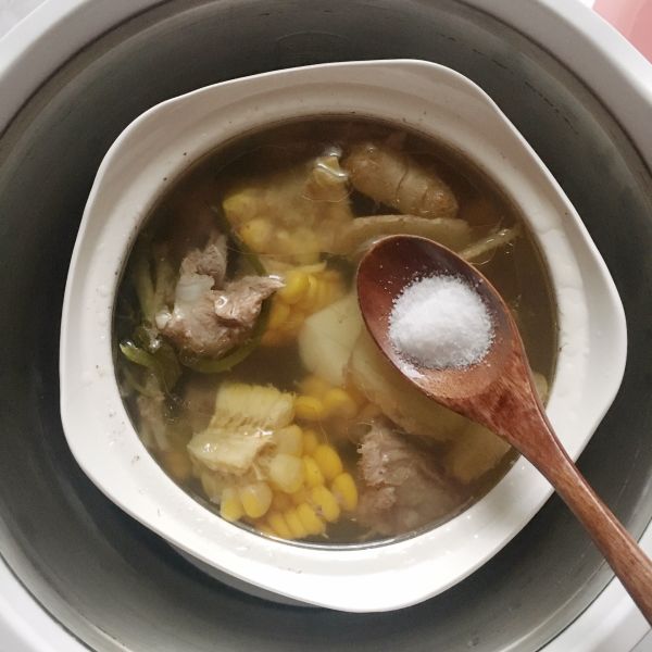 排骨山药玉米汤
