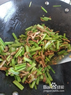 芹菜炒肉的做法