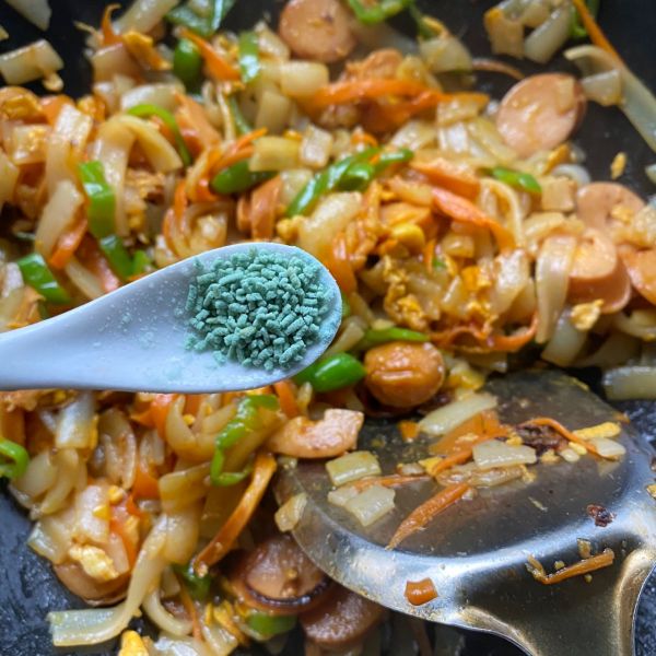 咖喱酱鸡蛋玉米热狗肠炒河粉