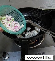 手抓羊羔排的做法