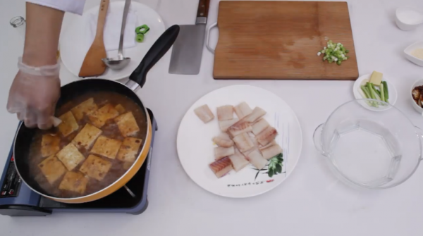 阿拉斯加狭鳕鱼豆腐汤