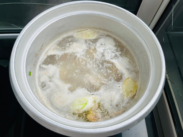 不需要炒糖色红烧鸡块焖鹌鹑蛋