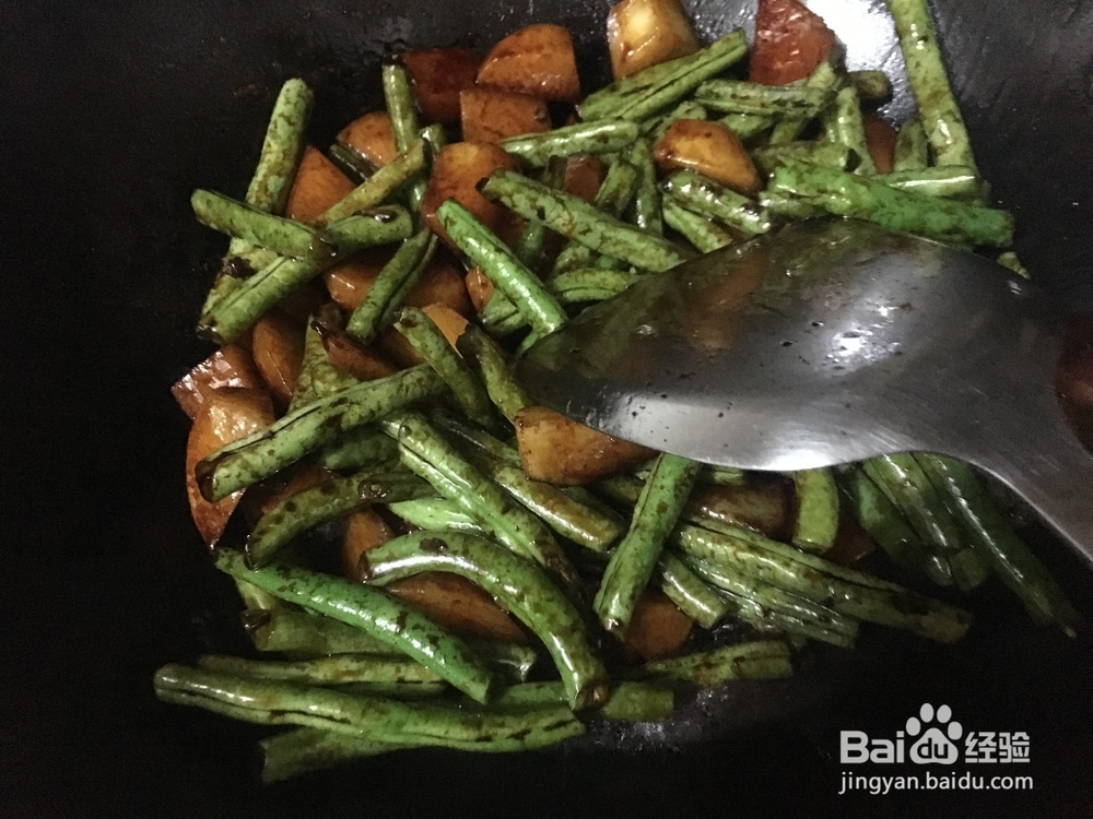 在家中炒土豆刀豆
