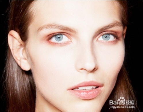 眼部脂肪粒应对秘招 轻松除掉脂肪粒的方法