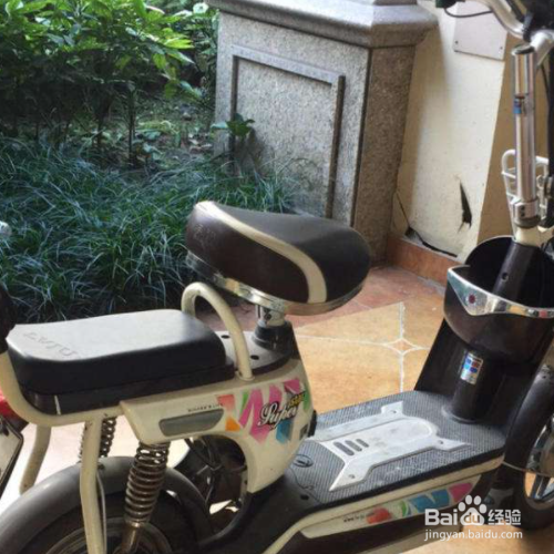 电动车后撑怎么放下来