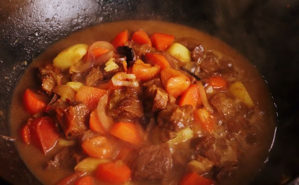 胡萝卜土豆炖牛腩