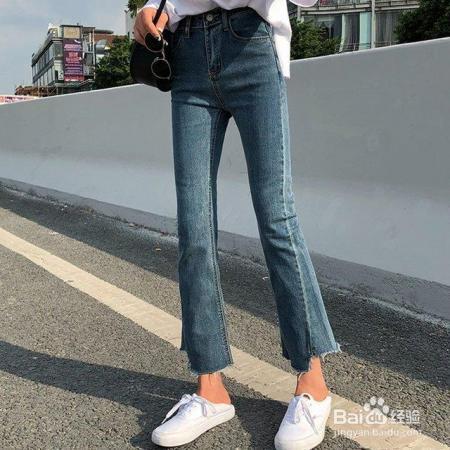 宽裤穿不出好身材？ 跟着达人穿丹宁喇叭裤，轻松拥有好比例！