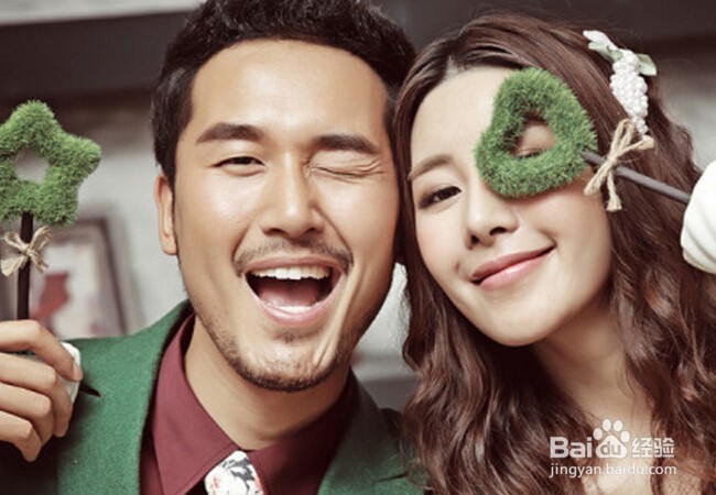 马丽晒照与男友甜蜜对视 情人节如何高调秀恩爱