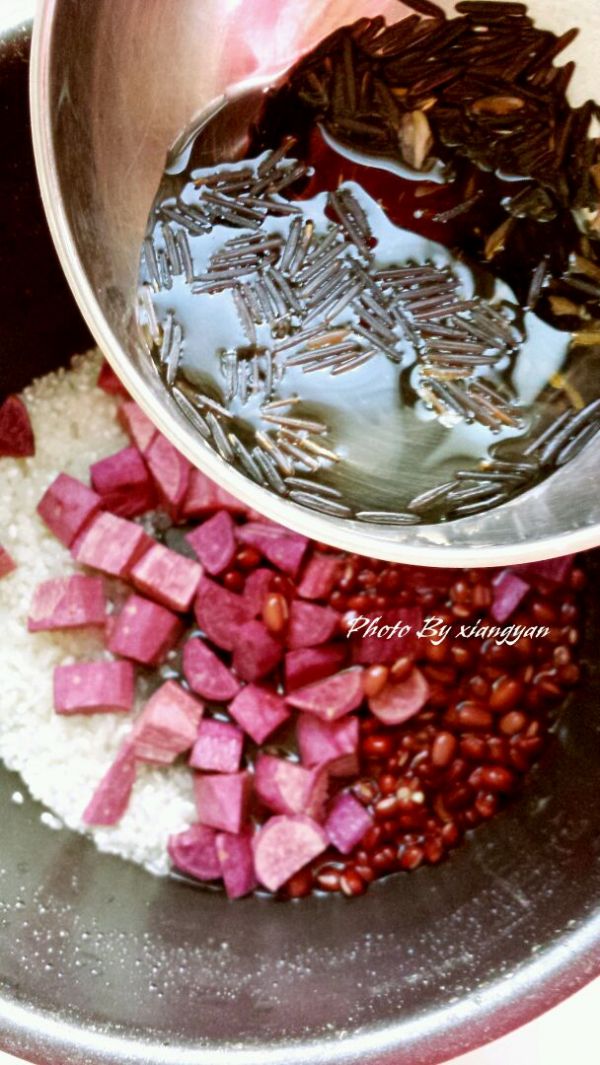 菰米紫薯红豆甜粥