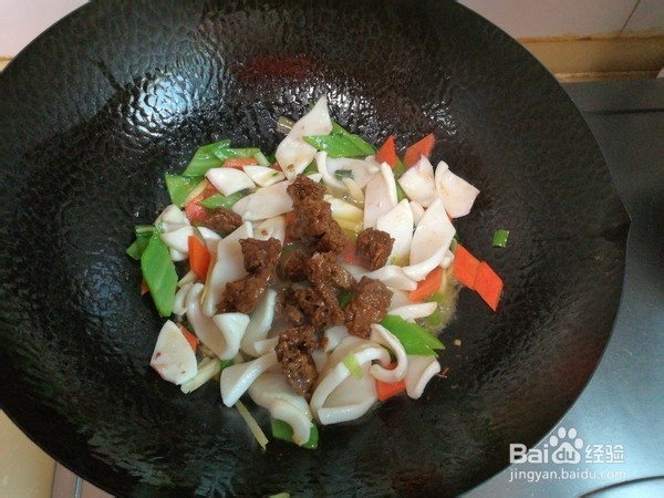 如何制作鱿鱼烩烤麸