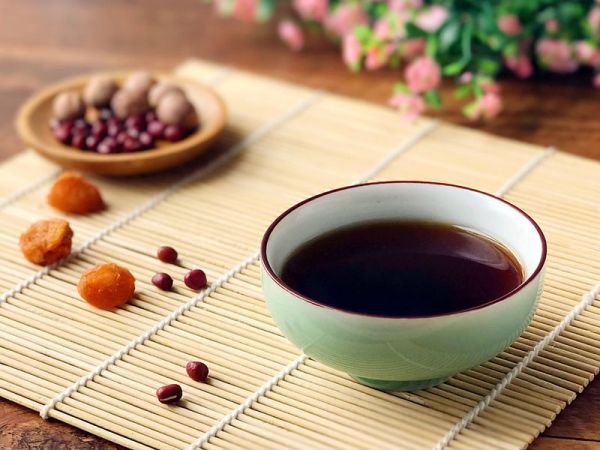 春天不忘䃼血养颜 红豆补血茶