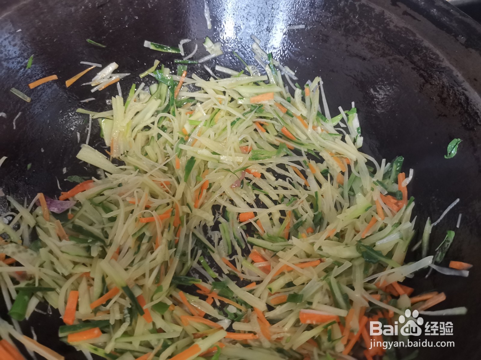 胡萝卜炒黄瓜土豆丝