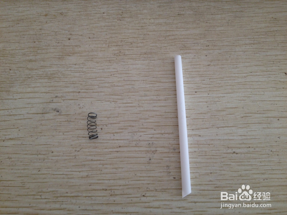 如何用吸管和小弹簧做简易手机支架