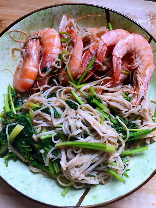 香菜金针菇炒大虾