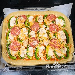 怎么做美味的萨拉米香肠披萨