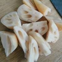 莲藕排骨汤的做法