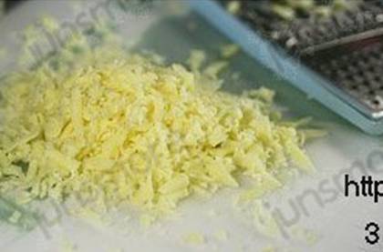 怎样在家中自制美味的意式比萨蛋糕