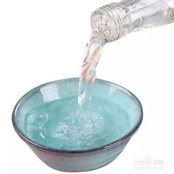 小白鞋脏了用什么清洗