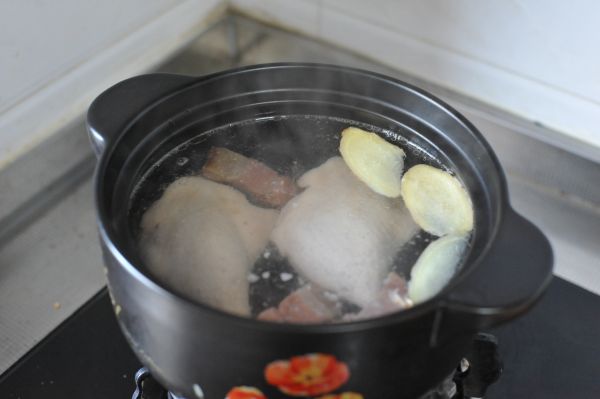丝瓜火腿鸭汤煲
