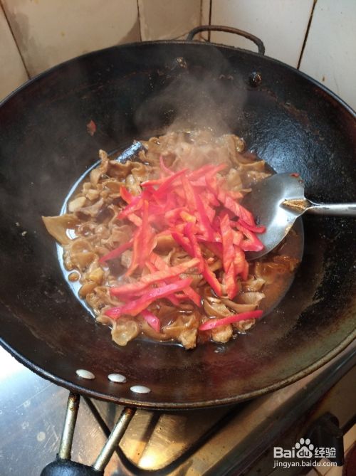 红辣椒烧肥肠的做法