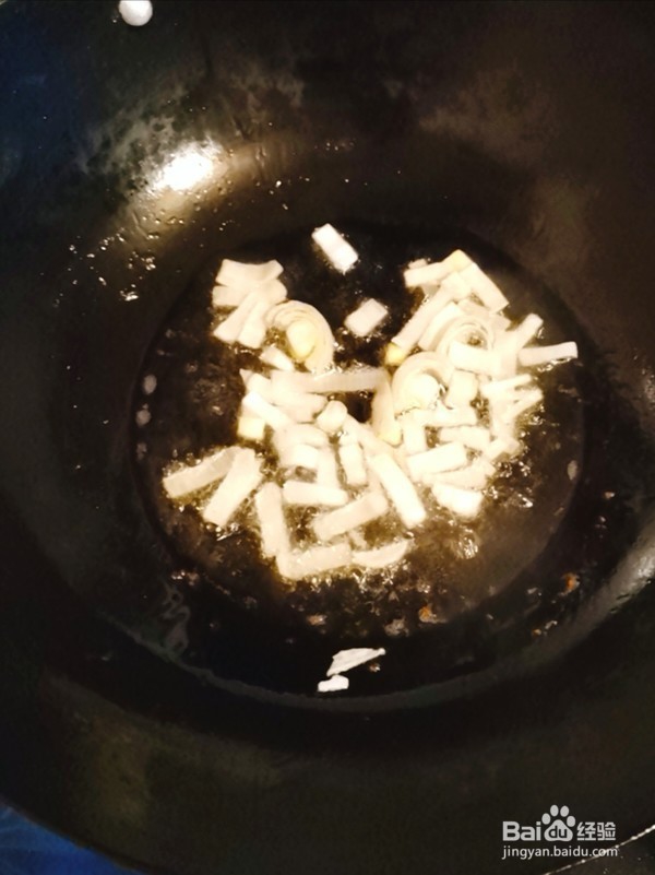 怎么做美味的卷心菜炒培根