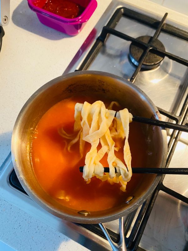 试试这碗番茄浓汤手擀面