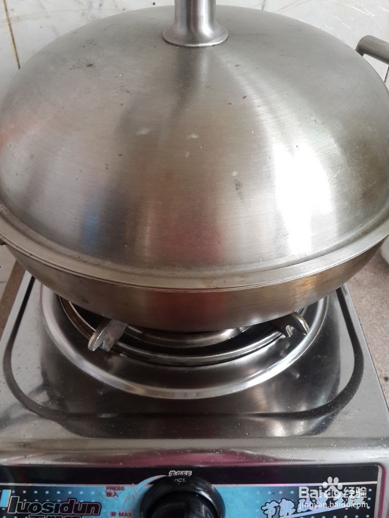 土豆焖排骨的做法