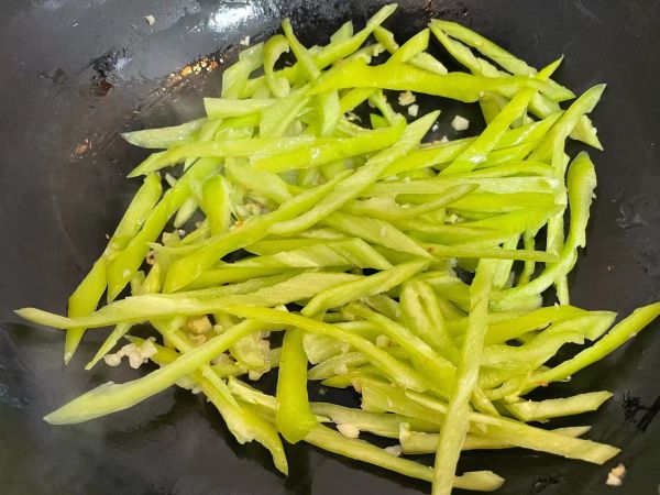 低脂鸡胸肉炒青椒