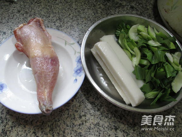 青菜腊鸡腿年糕汤