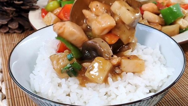 杏鲍菇黑椒鸡腿丁
