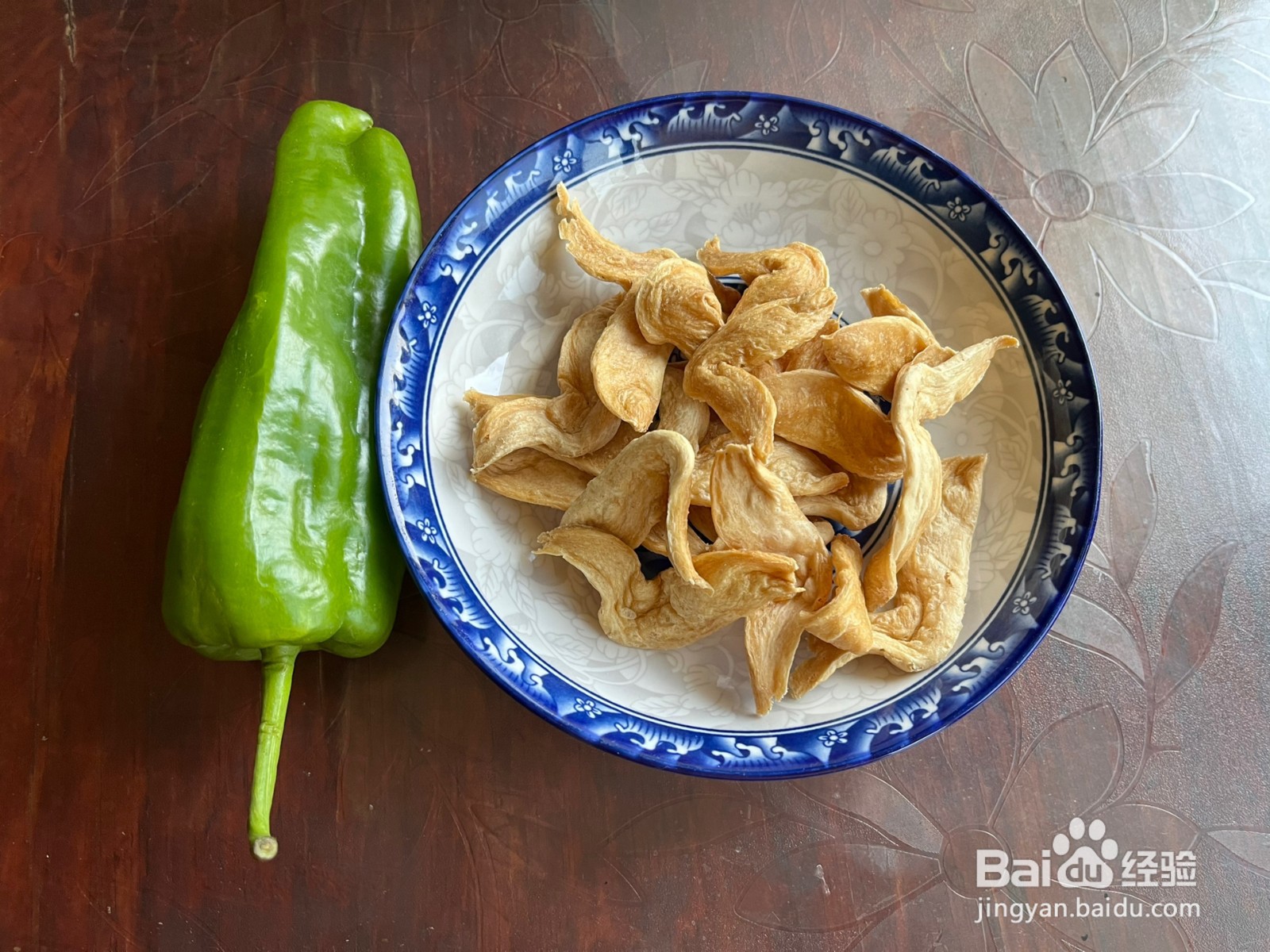 炖素鸡豆干的做法