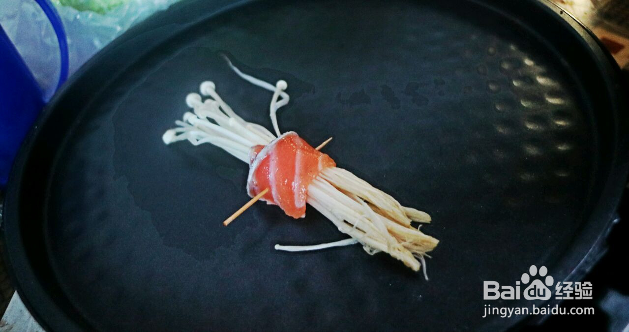 金针菇三文鱼卷的做法