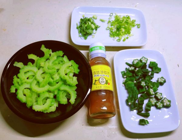 沙拉汁拌银耳蔬菜