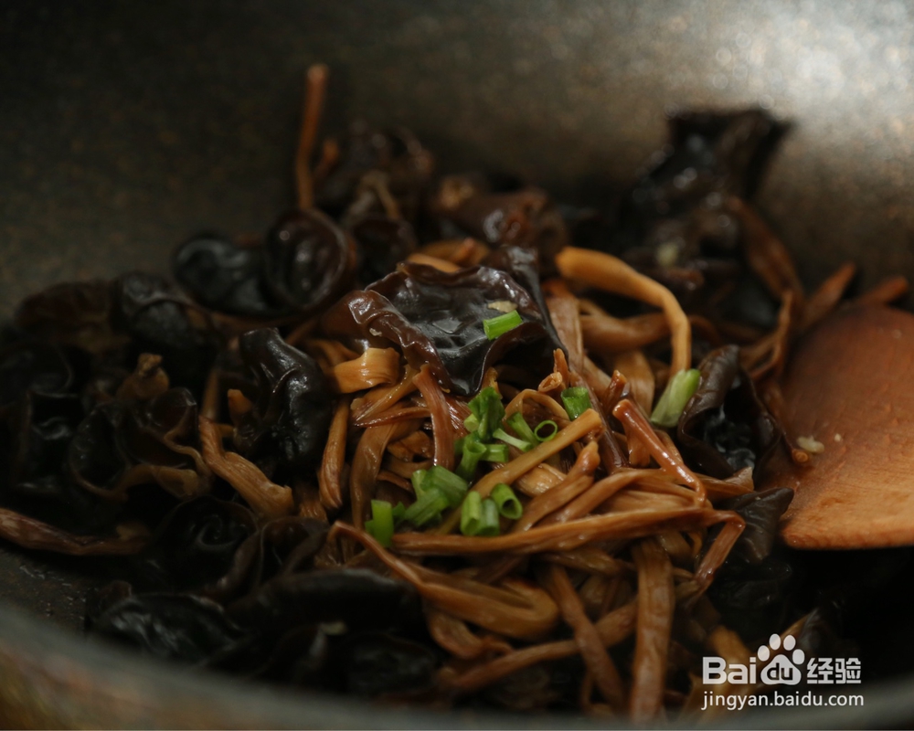 怎么吃都不腻的黑木耳炒黄花菜