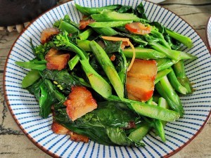 如何做出好吃的腊肉炒芥蓝