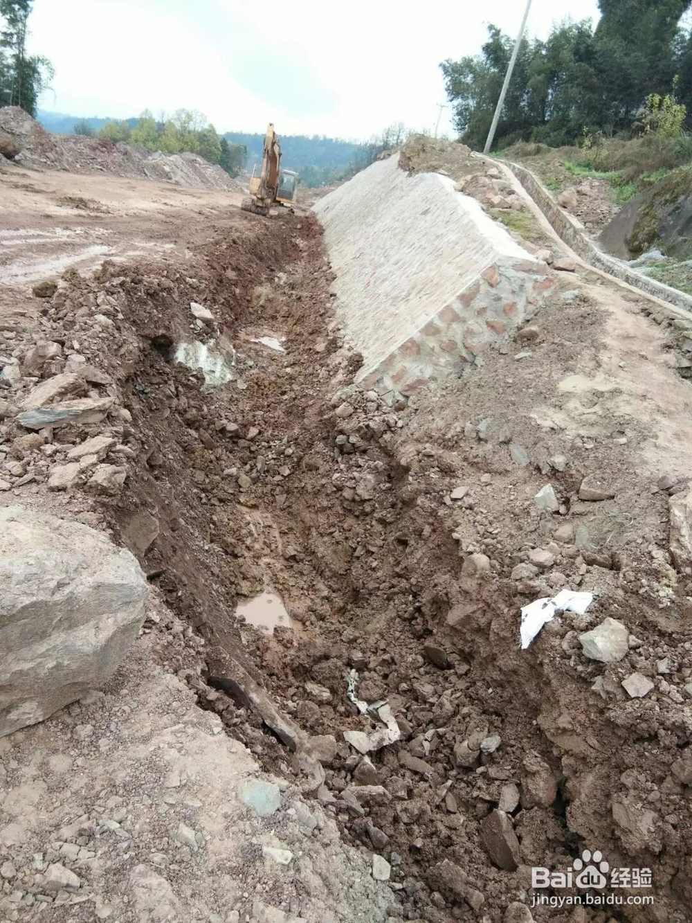 路堑底部软基排水沟施工