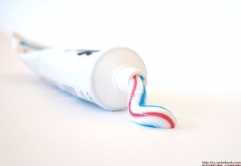 怎样去除手机或者电脑等屏幕上的刮痕划痕