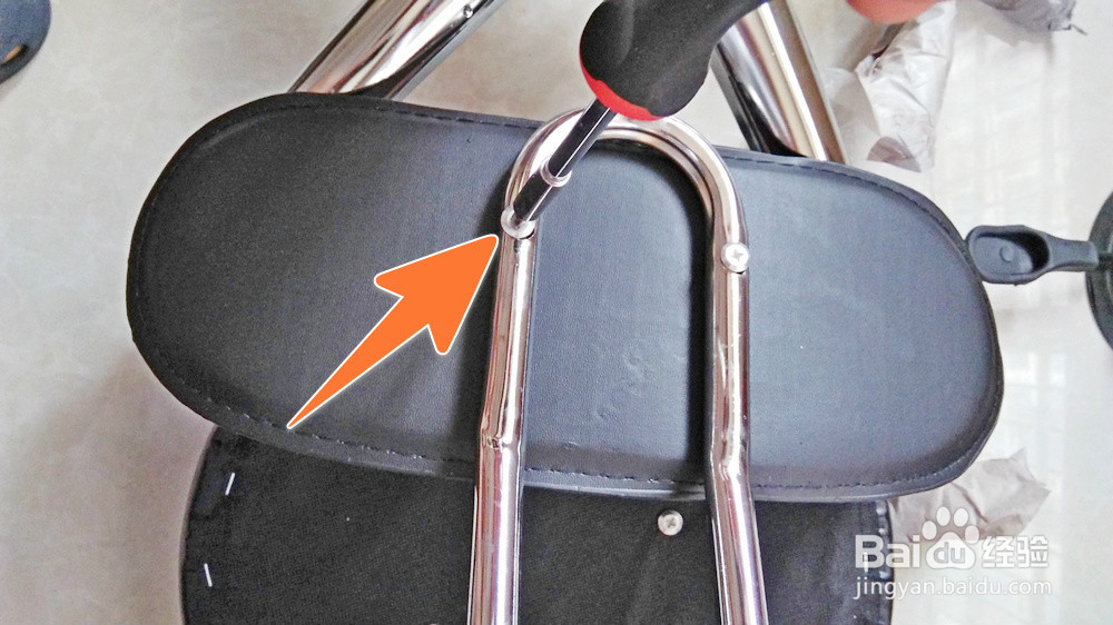 转椅怎样组装，转椅轮子、底座怎么装