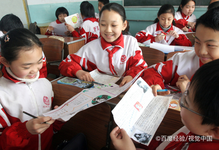 小学三年级学生怎样做爱国诗歌手抄报