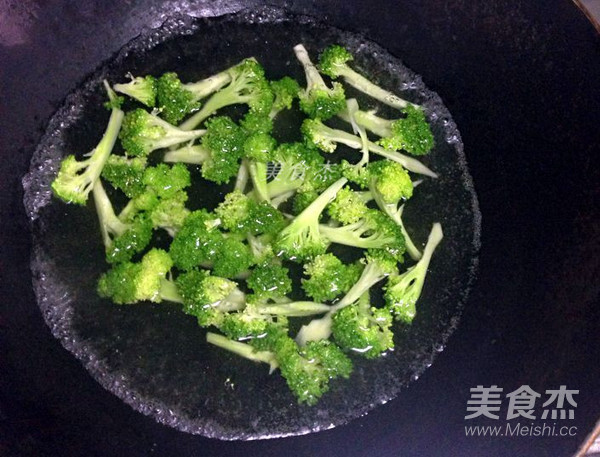 西兰花木耳的做法