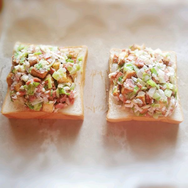 培根蔬菜吐司披萨