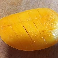 如何制作美味的芒果香蕉思慕雪