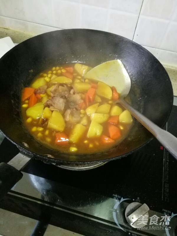 胡萝卜土豆咖喱肉片