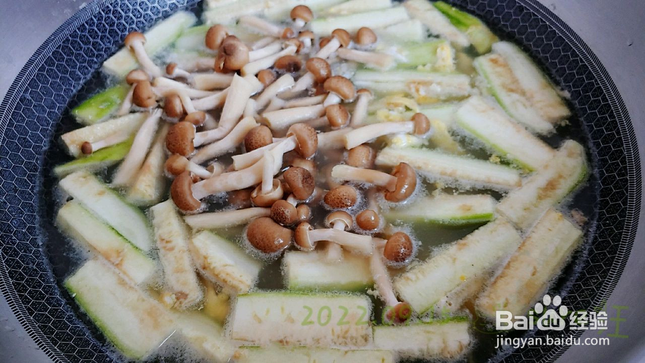 蛋柿菇瓜豆腐汤的做法