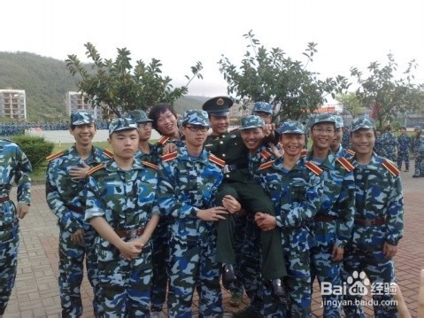 大学军训应该做些什么