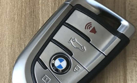 2019款中东宝马x5的钥匙识别码在哪里