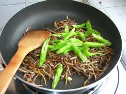 小银鱼炒辣椒